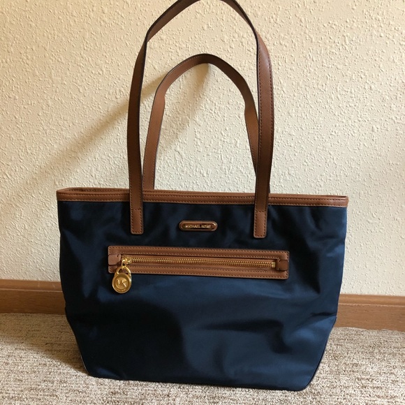 Michael Kors Handbags - NWOT Michael Kors Bag